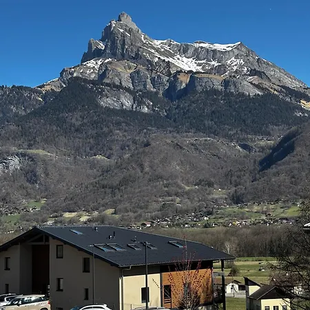 Au Pied Du Montblanc *